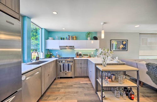 Sunset Hill Casa | Seattle Retreat w/ Canal + Mountain Rooftop Views!