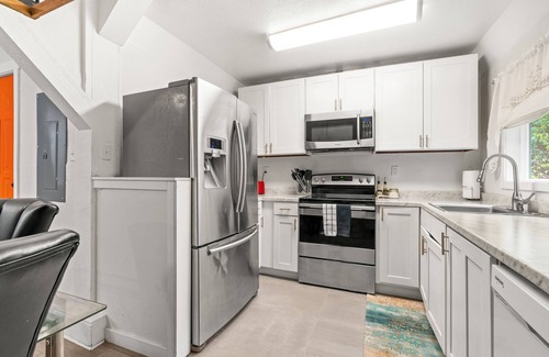 Tukwila Casa | Seattle's Luxe Retreat w/ hot tub, sauna, SPA bath
