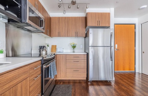 Mann Apartamento | Seattle's modern and stylish Penthouse Apartment- Wifi, Pet Friendly, Rooftop