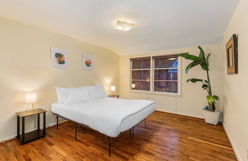 East Queen Anne Apartamento | Seattle's Peach Crow 87 Walkscore