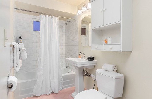 East Queen Anne Apartamento | Seattle's Peach Crow 87 Walkscore