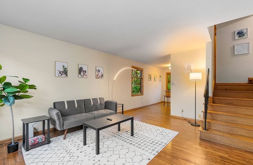 East Queen Anne Apartamento | Seattle's Peach Crow 87 Walkscore