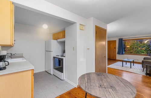 East Queen Anne Apartamento | Seattle's Peach Crow 87 Walkscore