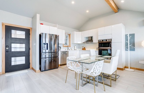 North Admiral Casa | Seattle Sanctuary w/ Sweeping Views, Walk to Beach