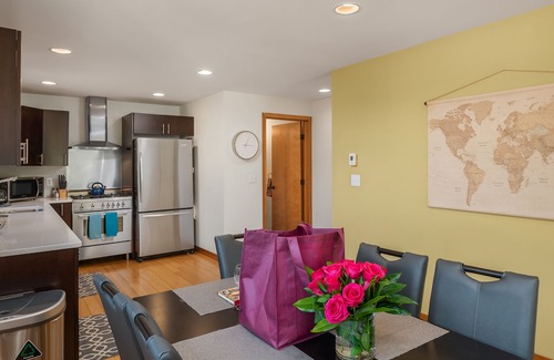 Minor Casa | Seattle Vacation Home-18th Ave Townhome