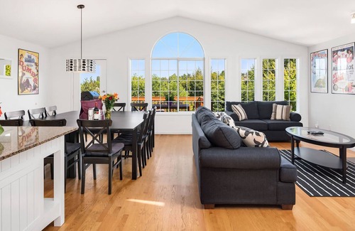 Mann Casa | Seattle Vacation Home: The Big Top - Moderno 5 dormitorios, sala de juegos, capacidad para 20