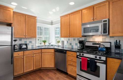 Mann Casa | Seattle Vacation Home: The Great Wall