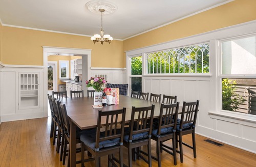 Madrona Casa | Seattle Vacation Home: The Campus