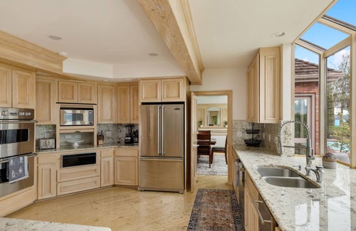 Mercer Island Casa | Seattle Waterfront Mansion on Lake WA
