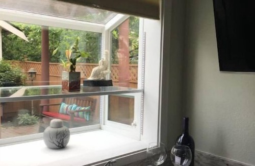 Brighton Casa | Seattle’s Tiny Home. Easy City Access!