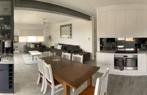 Cronulla Apartamento | Seaview apartment directly across from the beach
