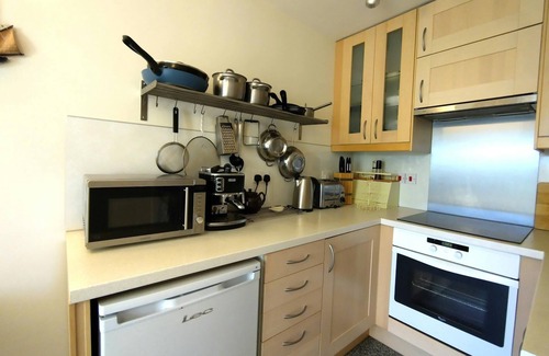 Dinas Cross Cabaña | Seaview at Merton Hall, Newport