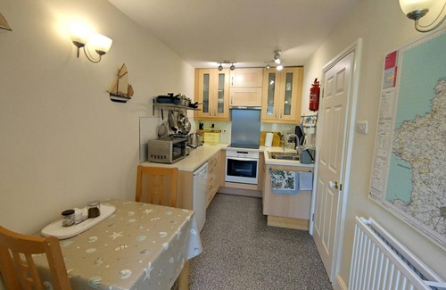 Dinas Cross Cabaña | Seaview at Merton Hall, Newport