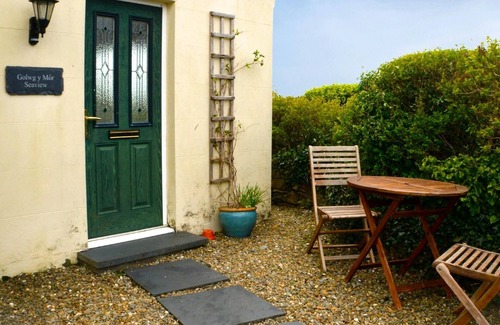 Dinas Cross Cabaña | Seaview at Merton Hall, Newport