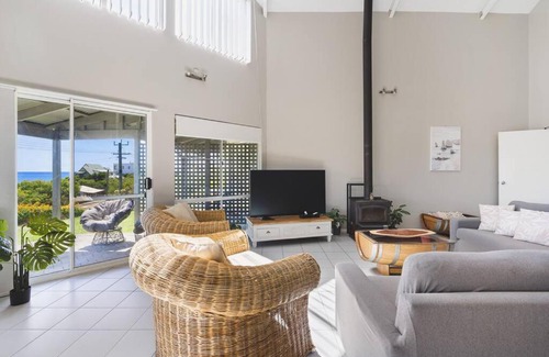 Peppermint Grove Beach Casa | Seaview Beach House by Peppy Beach Retreats®