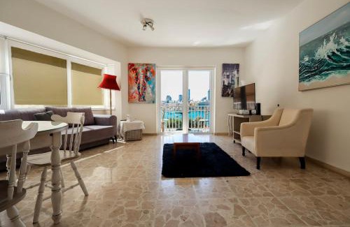 Tower Road Apartamento | Seaview Cozy Stay in a Prime Sliema Location 6S