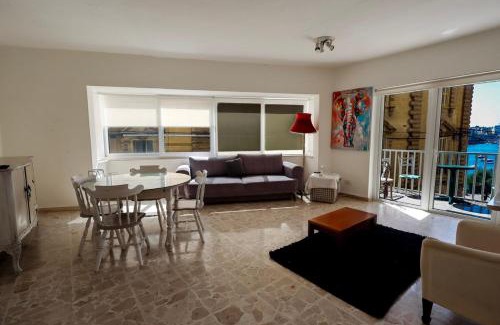 Tower Road Apartamento | Seaview Cozy Stay in a Prime Sliema Location 6S