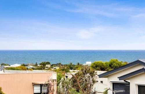 Torquay Casa | Seaview Haven: Pet Friendly near Fisherman’s Beach