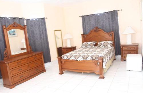 St.Bran's Burg Casa | SeaView Heights Villa montego bay