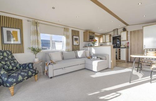 Rhoose Casa | Seaview Holiday Let - Vale Holiday Park at Cardiff Airport
