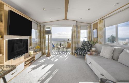 Rhoose Casa | Seaview Holiday Let - Vale Holiday Park at Cardiff Airport