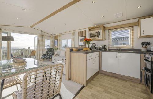 Rhoose Casa | Seaview Holiday Let - Vale Holiday Park at Cardiff Airport