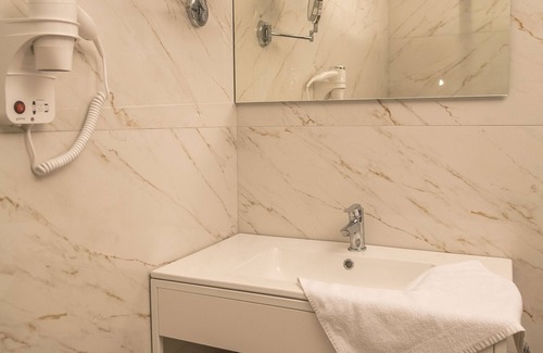 Qawra Hotel | Seaview Hotel Malta - Adults Only