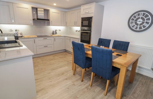 Llanfairfechan Cabaña | SEAVIEW HOUSE, country holiday cottage in Llanfairfechan