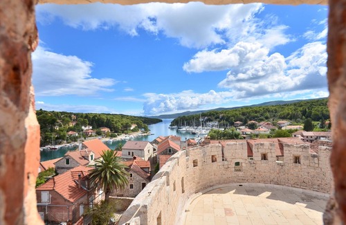 Vrboska Apartamento | Apartamento de lujo SeaView * Villa Madalena * en todo el piso superior de una villa