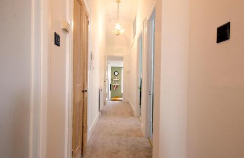 Hove Apartamento | Seaview Mansion Apartment - Central Hove with PARKING