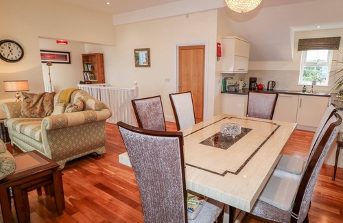 Castlerock Cabaña | SEAVIEW, pet friendly, with a garden in Castlerock