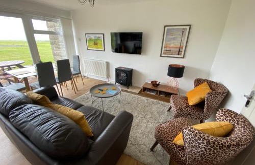 Freshwater Casa | SEAVIEW self-catering coastal bungalow in rural West Wight