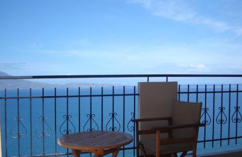 Ravdoucha Apartamento | Seaview Studio in beautiful setting, west from Chania