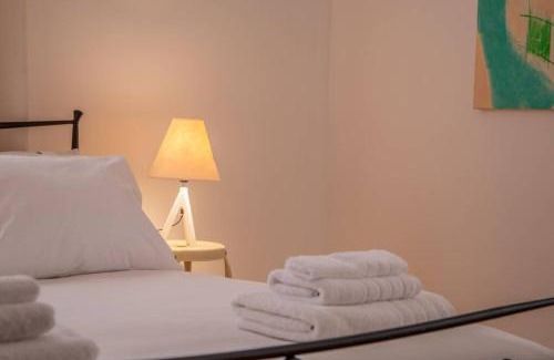 Paleopolis Apartamento | Seaview Stylish Flat in Andros - walk to beach