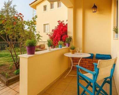 Avia Casa | Seaview Terrace Haven-Perfect Location By The Sea
