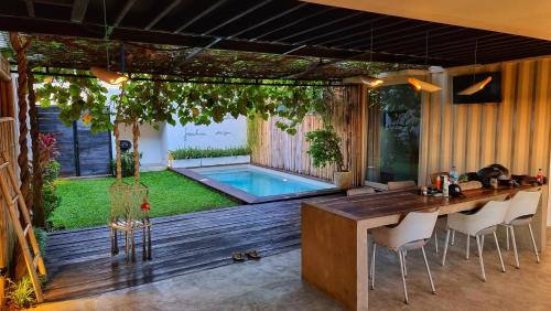 Kediri Villa | Seaway Villa - Joshua District
