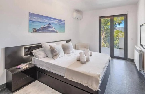 Badia de Palma Villa | Seawiew 3-Bed Villa in Badia de Palma for families