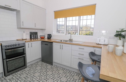Rhos on Sea Cabaña | SEAWINDS 2A, pet friendly, character holiday cottage in Rhos-On-Sea