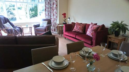 Rhos on Sea Apartamento | Seawinds Holiday Apartment, dog-friendly
