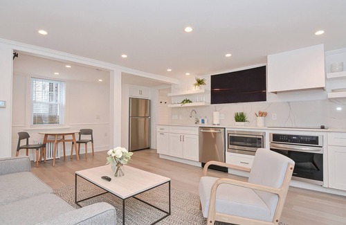 Mystic Apartamento | SeaWolf Downtown Mystic 2BR Lux Weekend Getaway