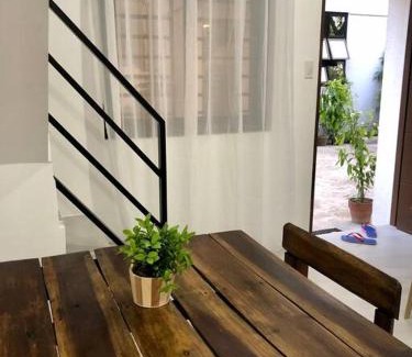 Dasmarinas Apartamento | Sebastian’s Crib F
