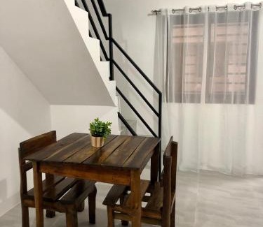 Dasmarinas Apartamento | Sebastian’s Crib F