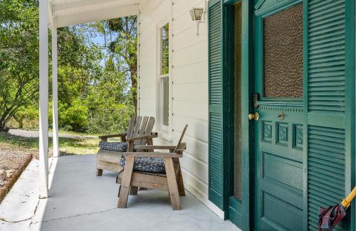 Sebastopol Casa | Sebastopol Farmhouse on 3 acres, fiber, kid friendly
