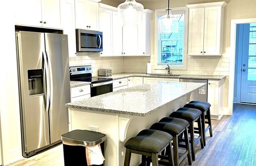 Auburn - Opelika Casa | SEC House --sleeps 8 -- An Executive Townhome in Auburn Alabama 3 BR 2.5 BA