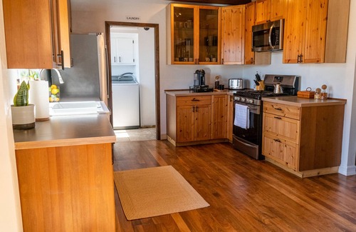 Idyllwild Casa | Secluded 1 acre Mountain Home - Hot Tub, 3 Decks & Direct National Forest Access
