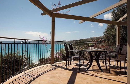 Mousata Cabaña | Secluded 2-Bedroom with Pool, Stunning Sea Views