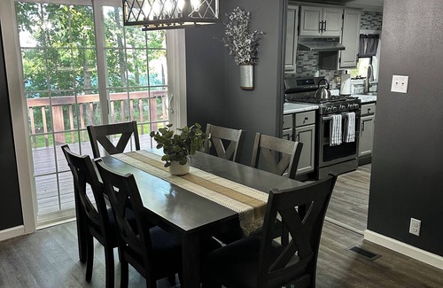 Warsaw Casa | Secluded 3-bedroom house within 3 minutes to downtown Warsaw