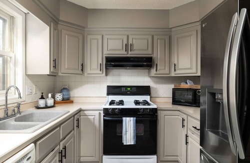 Burlington Casa | Secluded 3 BR 2.5B Retreat on Lake & 10 Acres near Elon University