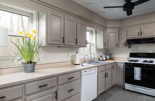 Burlington Casa | Secluded 3 BR 2.5B Retreat on Lake & 10 Acres near Elon University