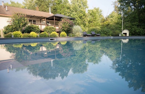 Oberlin Casa | Secluded 5 acre getaway heated inground pool 6 person hot tub